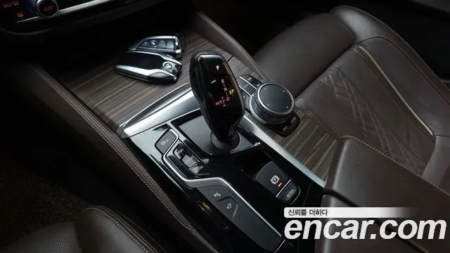 BMW 5-Series 2017 thumb 8