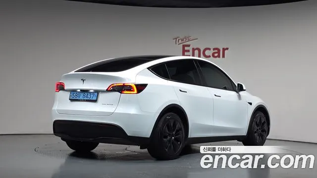 Tesla Model Y 2024 thumb 2