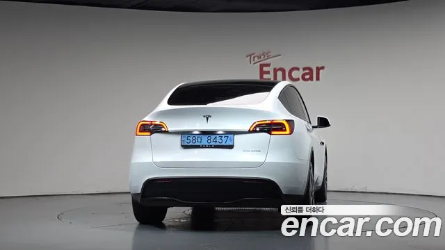 Tesla Model Y 2024 thumb 4