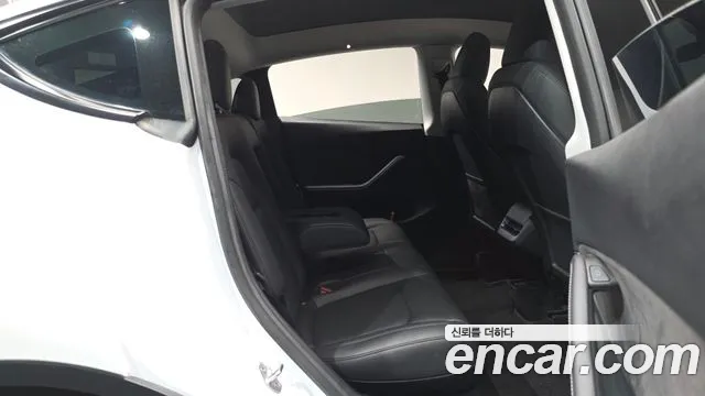 Tesla Model Y 2024 thumb 11