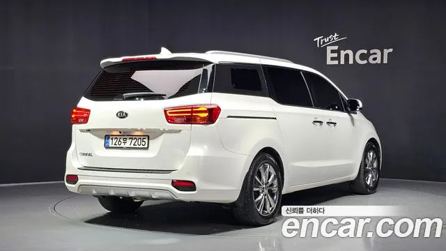 Kia Carnival 2019 thumb 2