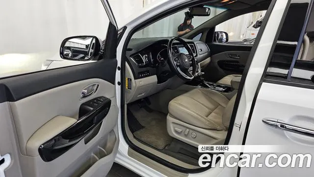 Kia Carnival 2019 thumb 10