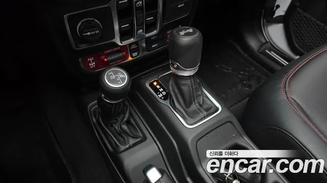 Jeep Wrangler 2025 thumb 9