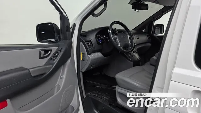 Hyundai Starex 2017 thumb 9