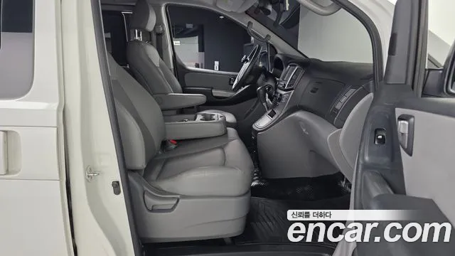 Hyundai Starex 2017 thumb 10