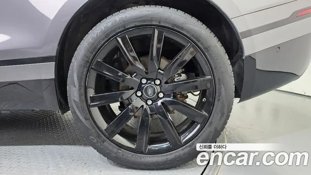 Land Rover Range Rover Velar 2017 thumb 5