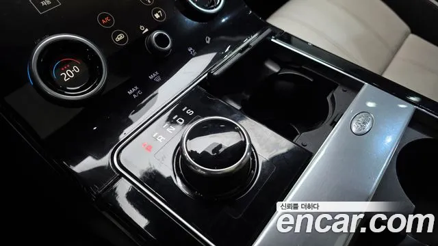 Land Rover Range Rover Velar 2017 thumb 9