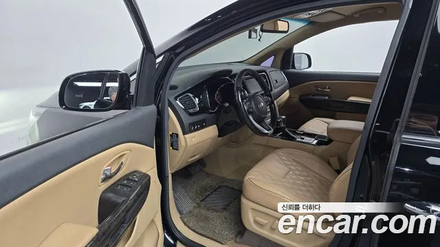 Kia Carnival 2019 thumb 10