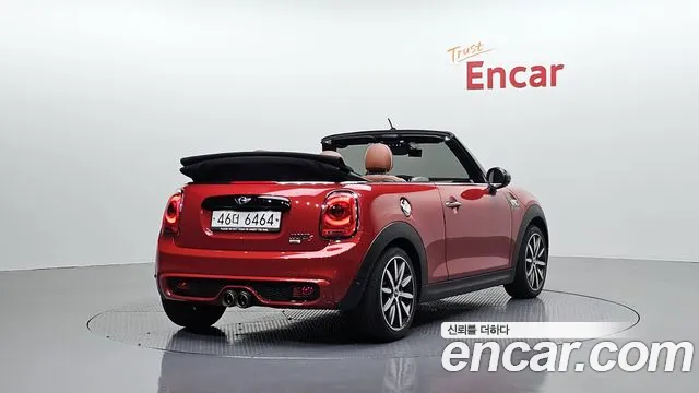 MINI Cooper Convertible 2017 thumb 2