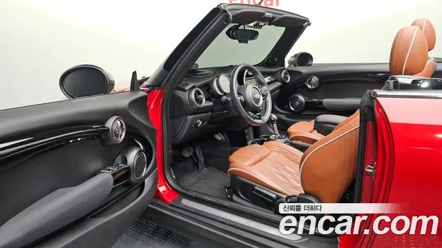 MINI Cooper Convertible 2017 thumb 10