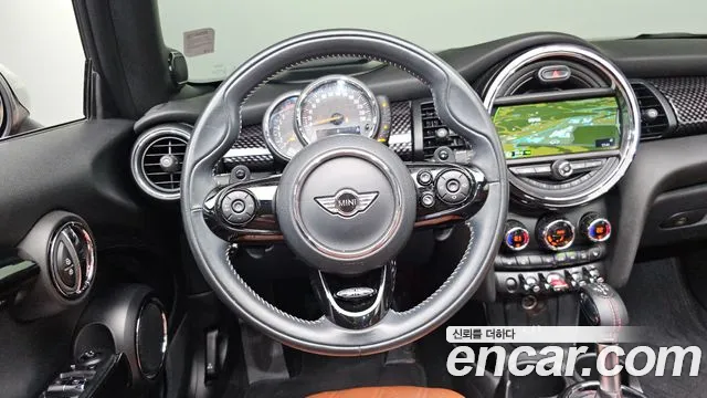 MINI Cooper Convertible 2017 thumb 12