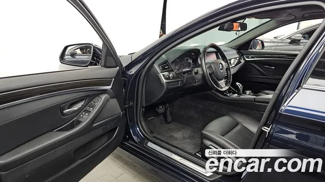 BMW 5-Series 2015 thumb 10