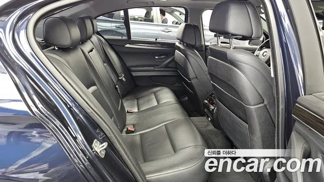 BMW 5-Series 2015 thumb 12