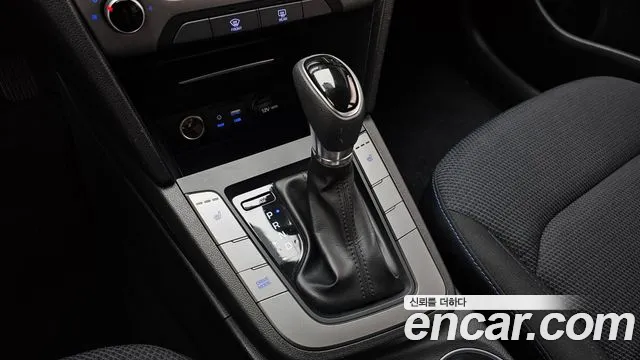 Hyundai Avante 2017 thumb 9