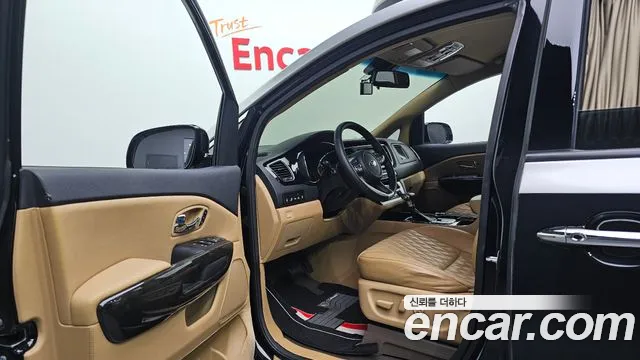 Kia Carnival 2018 thumb 10