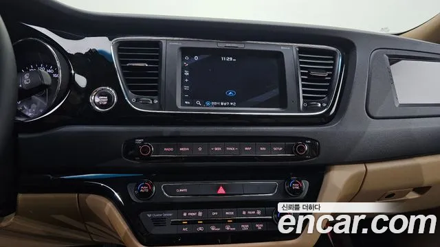 Kia Carnival 2018 thumb 11