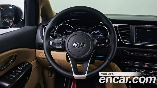 Kia Carnival 2018 thumb 12