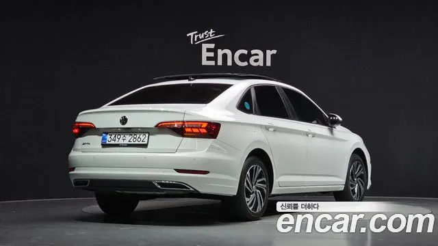 Volkswagen Jetta 2021 thumb 2