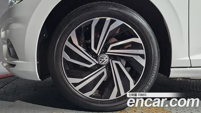 Volkswagen Jetta 2021 thumb 5