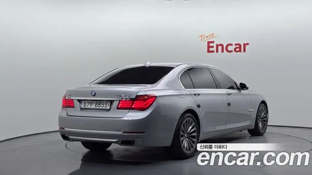 BMW 7-Series 2012 thumb 2