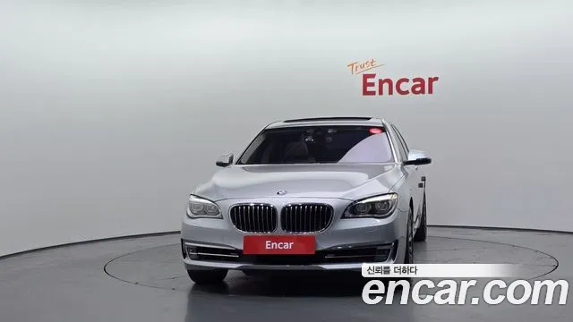BMW 7-Series 2012 thumb 3