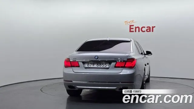 BMW 7-Series 2012 thumb 4