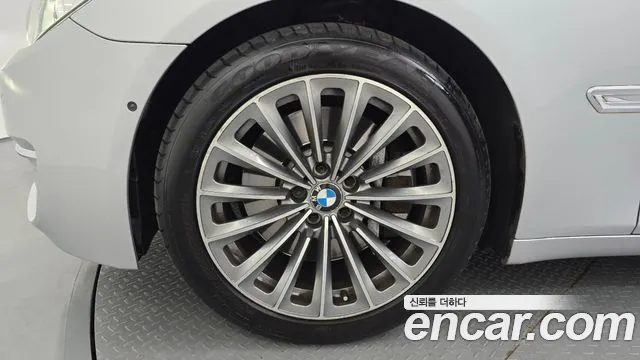 BMW 7-Series 2012 thumb 5