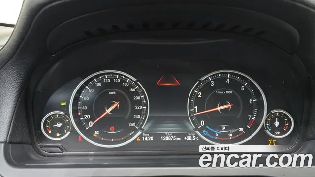 BMW 7-Series 2012 thumb 8