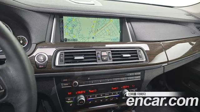 BMW 7-Series 2012 thumb 12