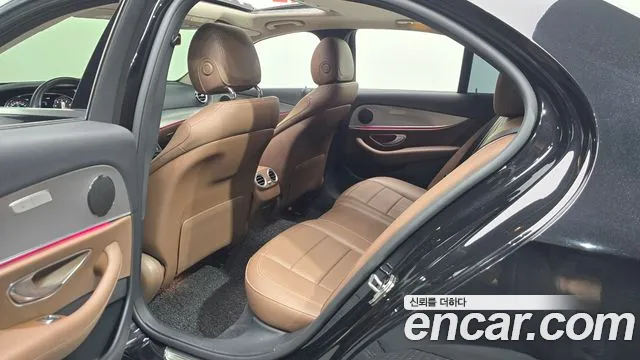 Mercedes-Benz E-Класс 2019 thumb 10