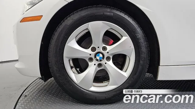 BMW 3-Series 2014 thumb 5