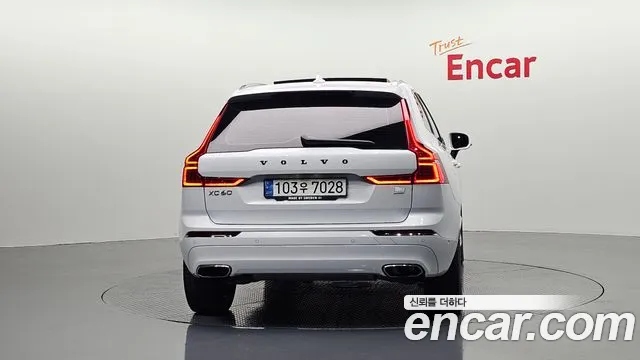 Volvo XC60 2021 thumb 3
