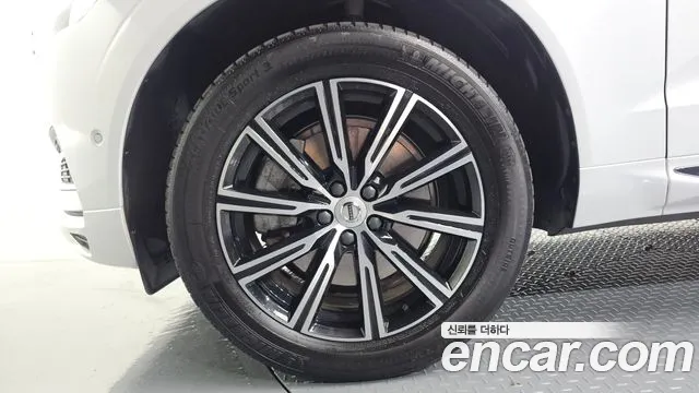 Volvo XC60 2021 thumb 4