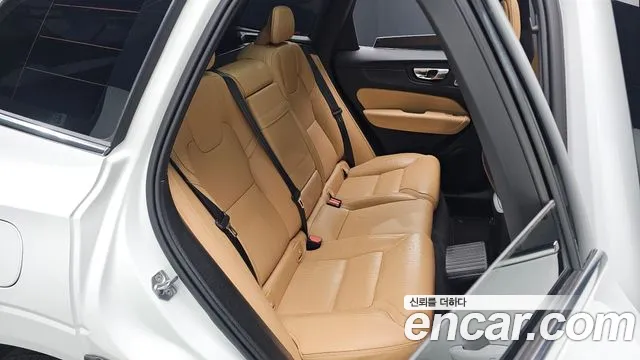 Volvo XC60 2021 thumb 9