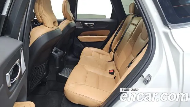 Volvo XC60 2021 thumb 10