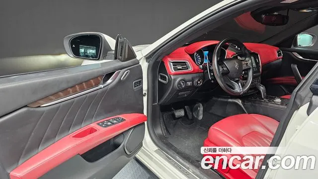 Maserati Ghibli 2020 thumb 10