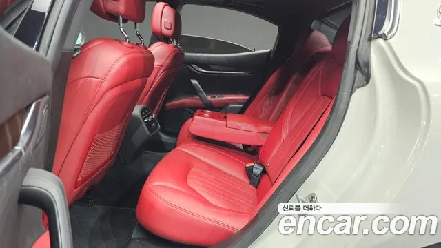 Maserati Ghibli 2020 thumb 11