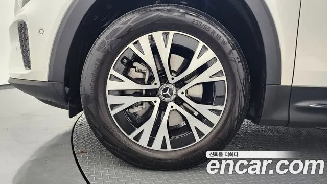Mercedes-Benz GLB 2024 thumb 5