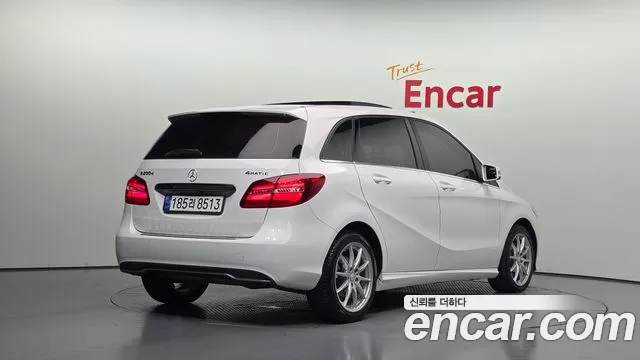 Mercedes-Benz B-Class 2017 thumb 2
