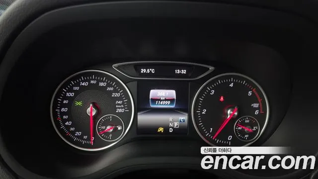 Mercedes-Benz B-Class 2017 thumb 8