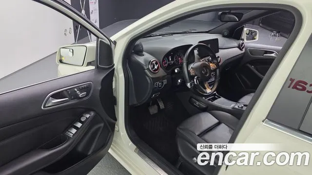 Mercedes-Benz B-Class 2017 thumb 10