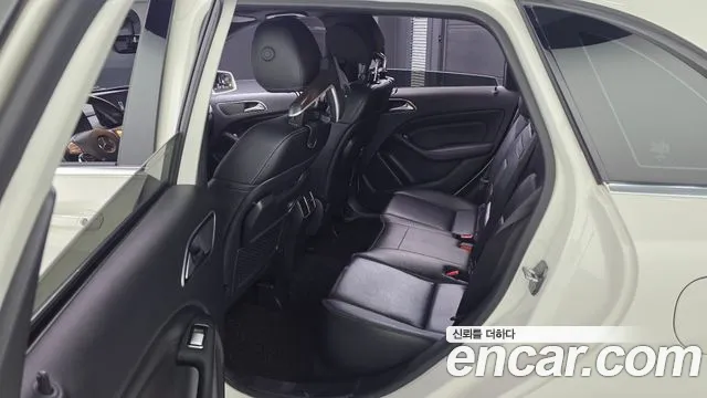 Mercedes-Benz B-Class 2017 thumb 11