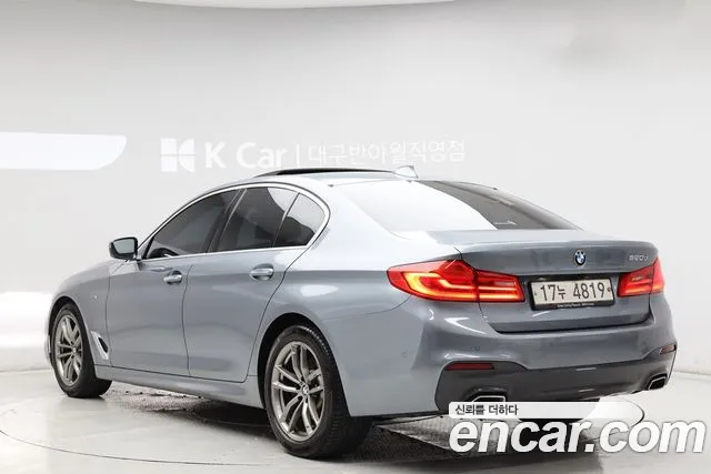 BMW 5-Series 2018 thumb 2