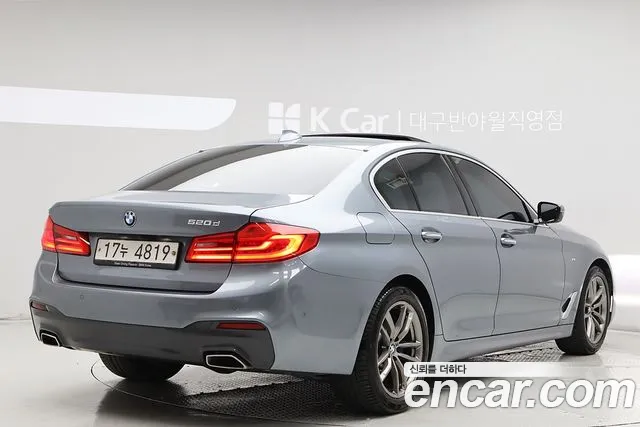BMW 5-Series 2018 thumb 4