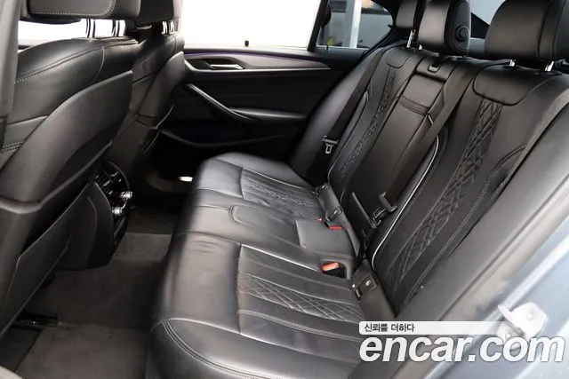 BMW 5-Series 2018 thumb 6