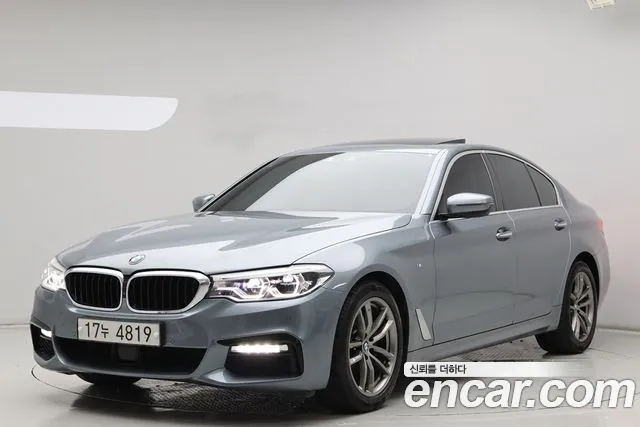 BMW 5-Series 2018 thumb 12