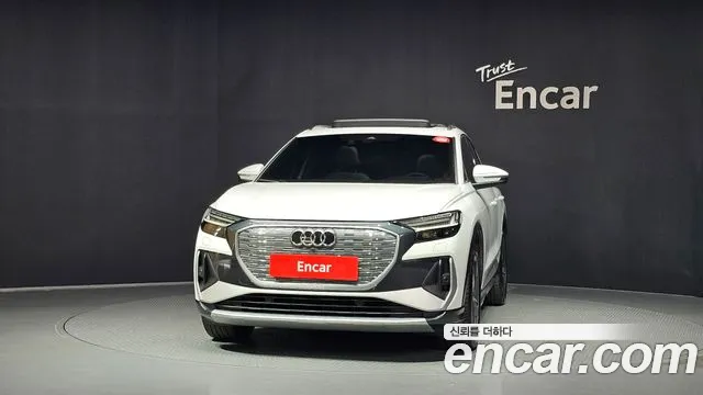 Audi Q4 e-tron 2022 thumb 3