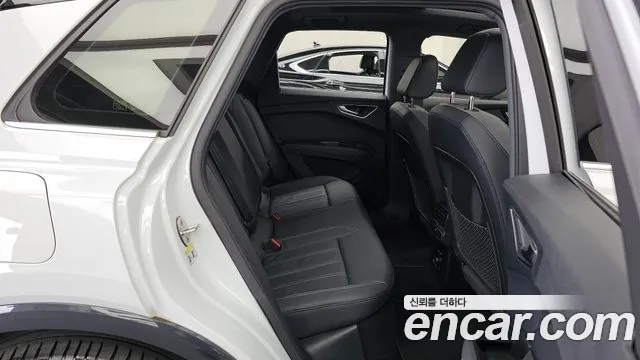 Audi Q4 e-tron 2022 thumb 12