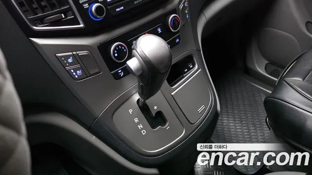 Hyundai Starex 2017 thumb 9