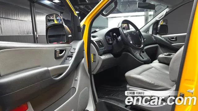 Hyundai Starex 2018 thumb 10